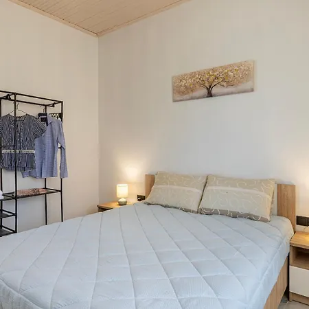 Rena's Gusthouse Chroussa-perdiki Διαμέρισμα
